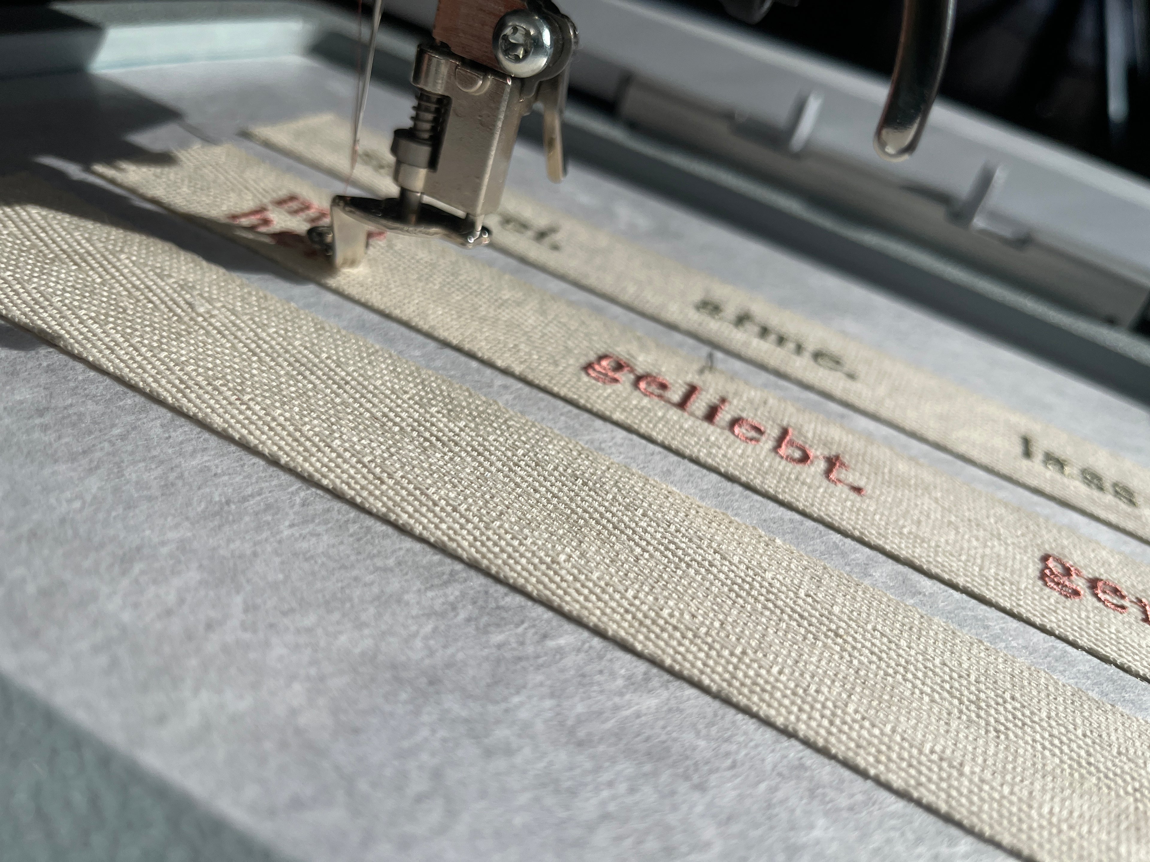 Wortkollektion|  Statement-Labels zum Aufnähen – Set aus 5 | besticktes Webband